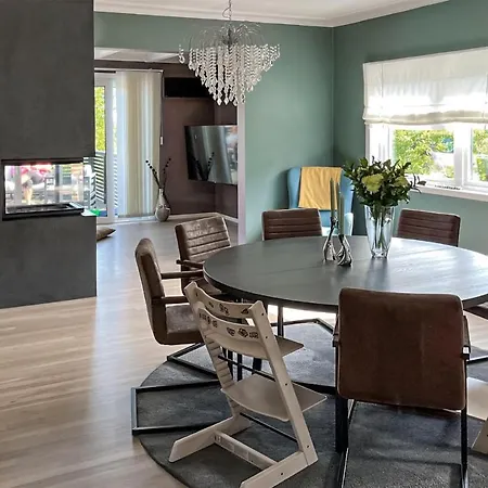 Holiday home Stunning In With Wifi, Private Swimming Pool And 4 Bedrooms Oslo
