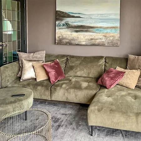 Holiday home Stunning In With Wifi, Private Swimming Pool And 4 Bedrooms *