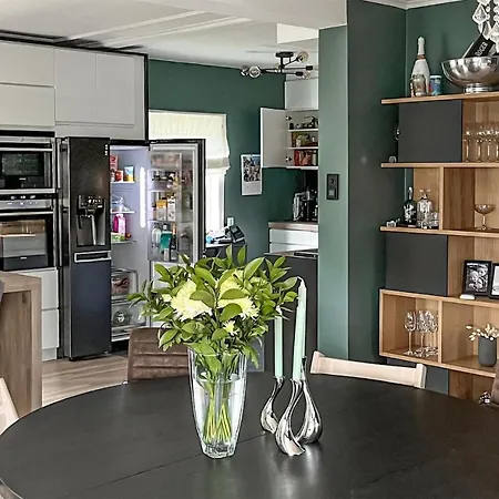 Stunning In With Wifi, Private Swimming Pool And 4 Bedrooms Holiday home *