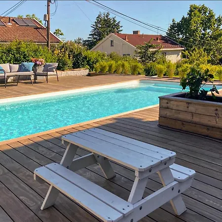 Stunning In With Wifi, Private Swimming Pool And 4 Bedrooms Holiday home Oslo